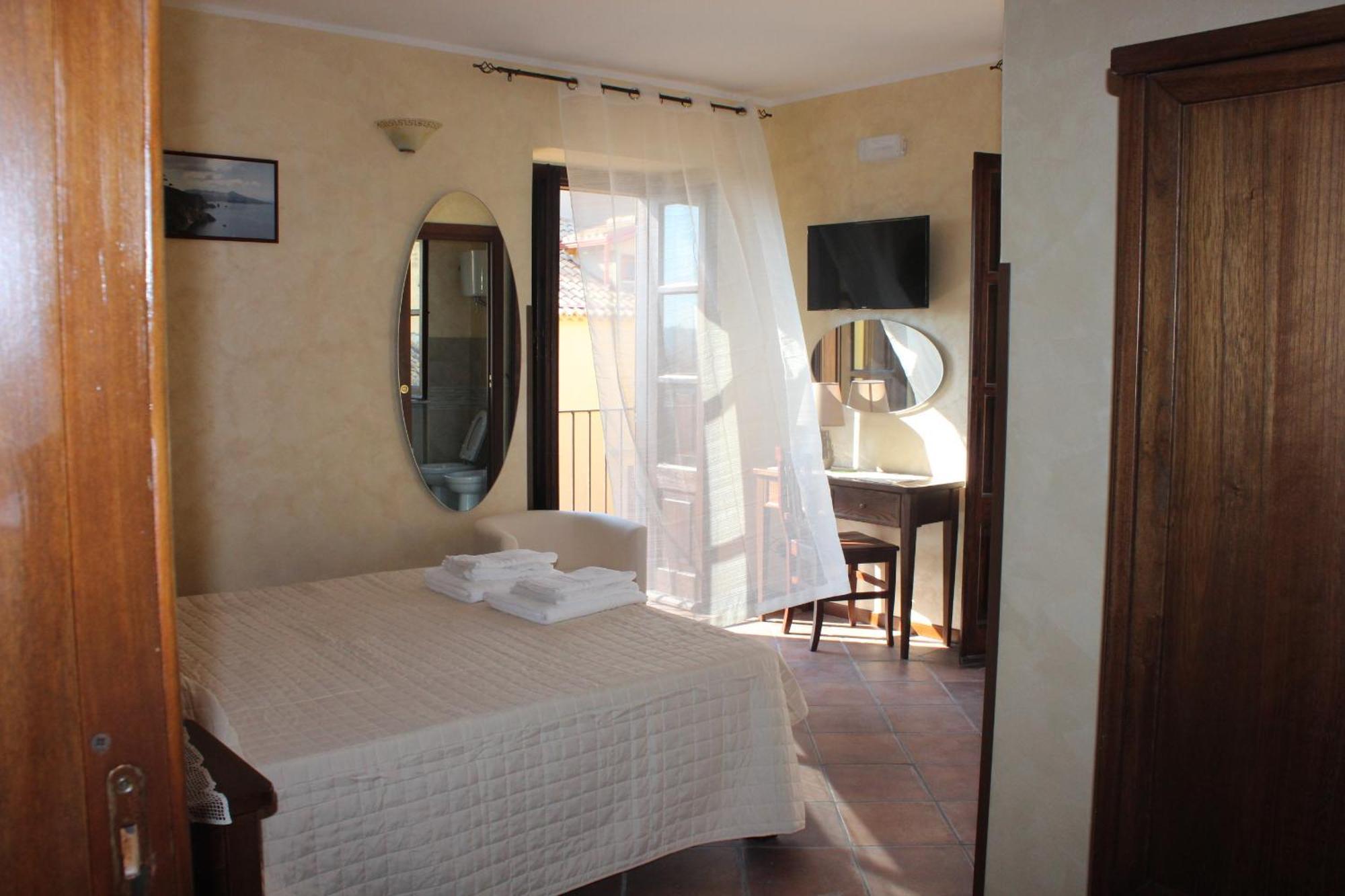 B&B Rivellini Tropea Bagian luar foto